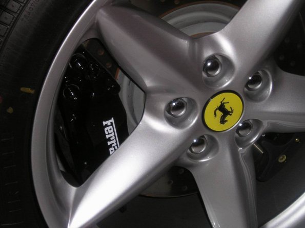 RoC04 - 15 - Showroom Ferrari - 5